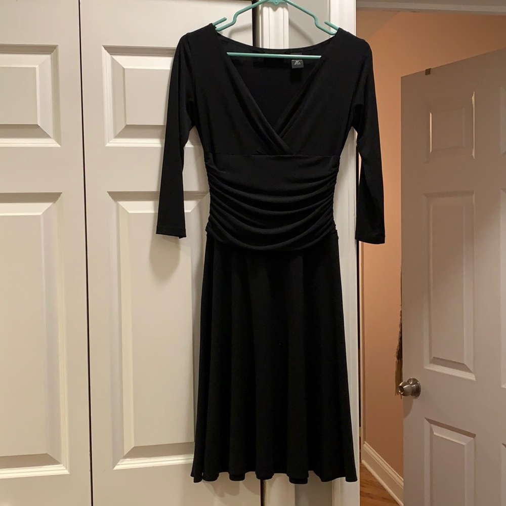 Black Dress. Stretch. Flows.